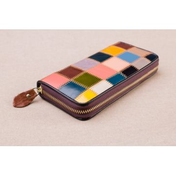 Portofel cu patrate multicolore, din piele naturala, cu un fermoar